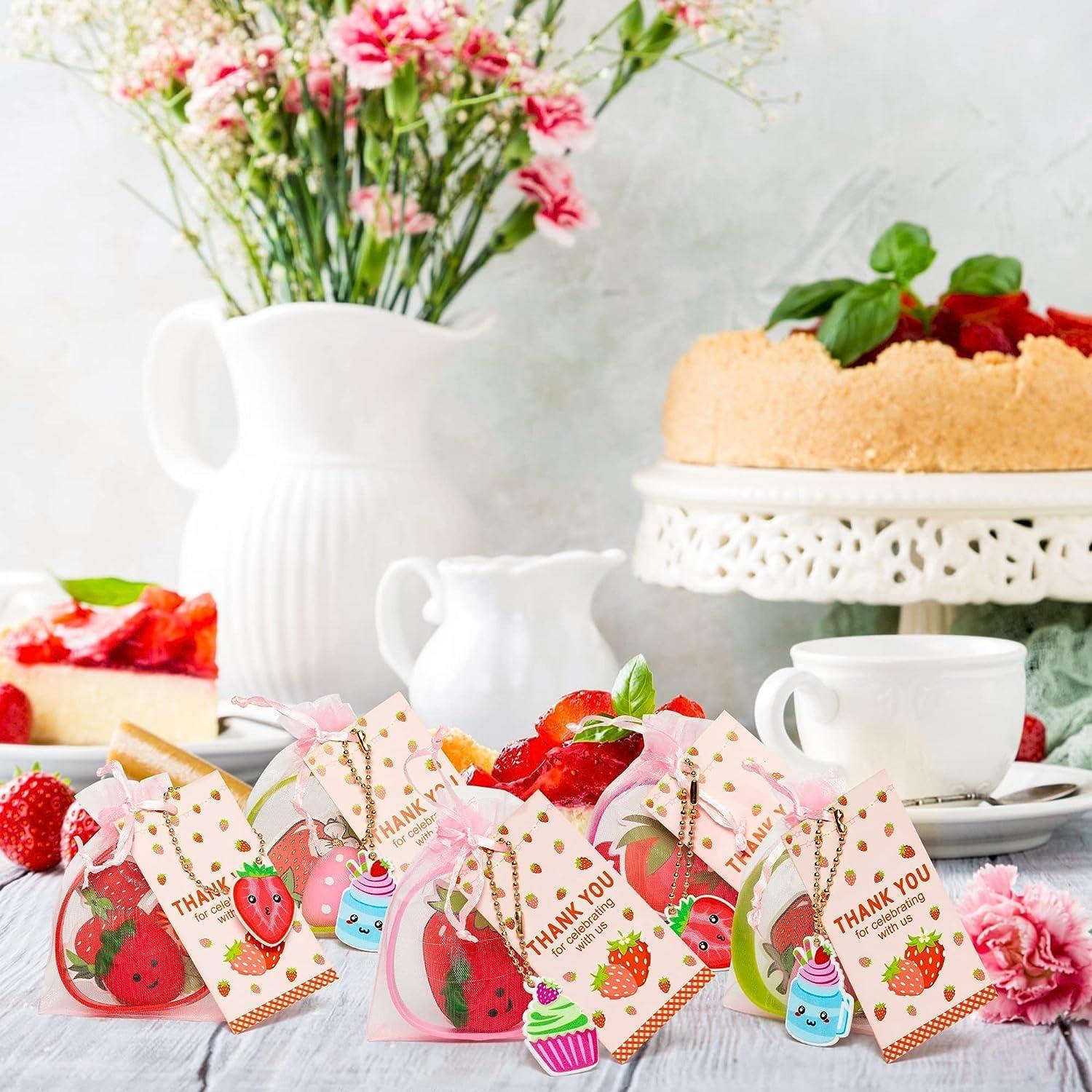 Kit de Fiesta de Fresa 110PCS Haooryx - Pulseras, Llaveros y Más