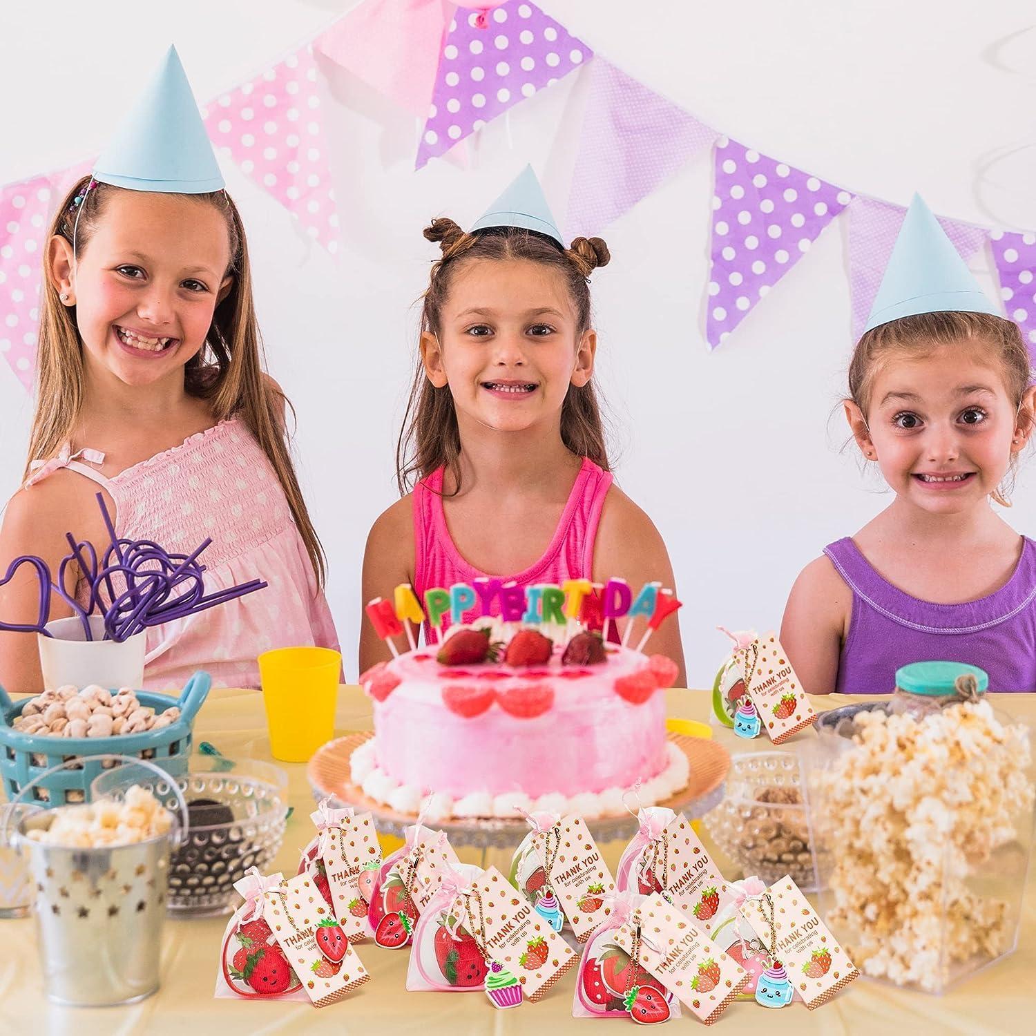 Kit de Fiesta de Fresa 110PCS Haooryx - Pulseras, Llaveros y Más