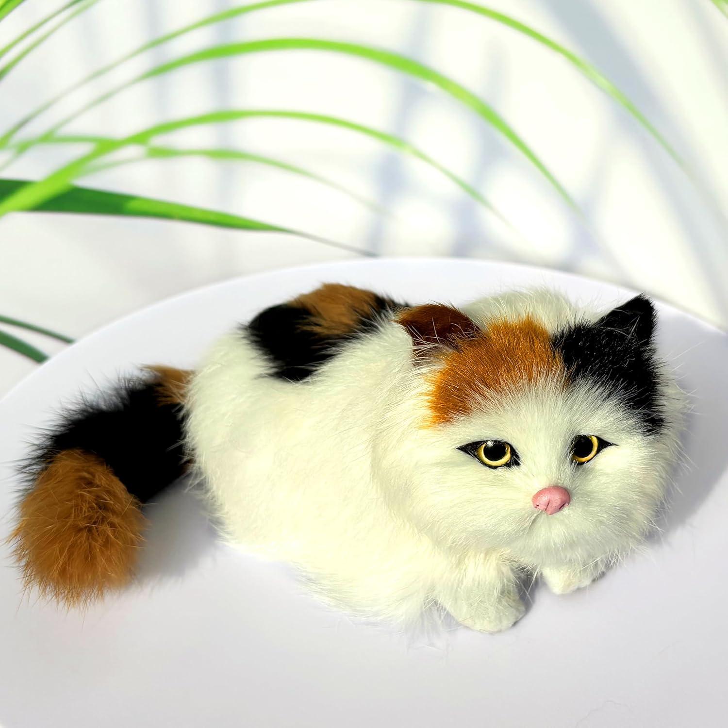 Figurita Gato Calico Bebé Realista Basuo-9Q 17.95cm Decorativa