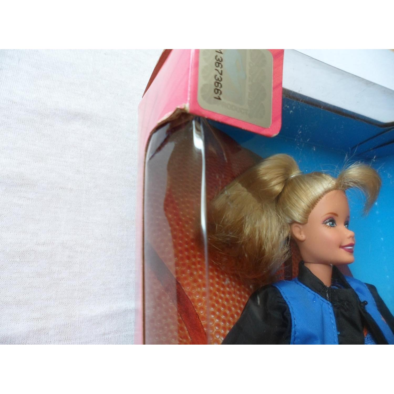 Muñeca Barbie NBA New York Knicks Mattel 32.77x17.02cm