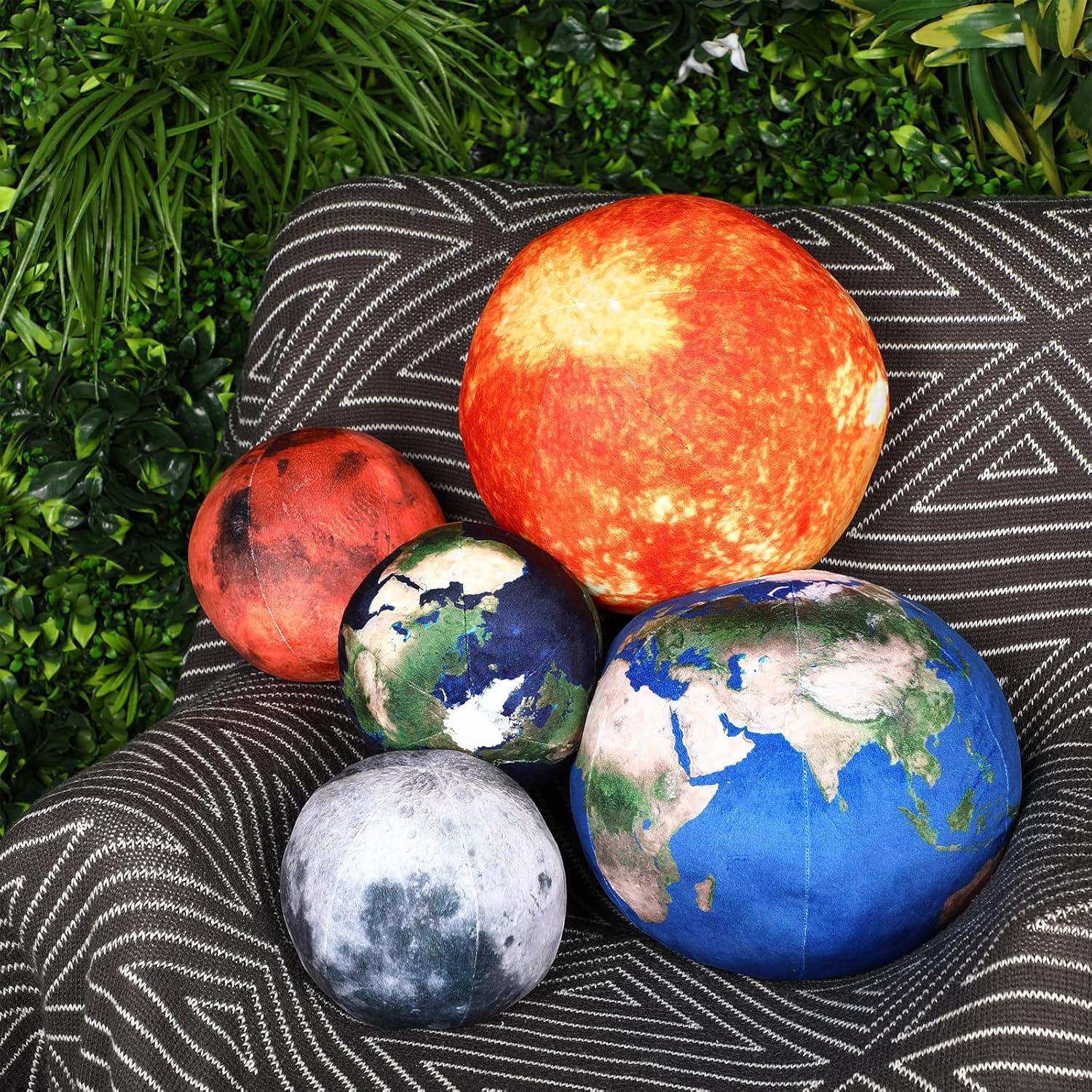 Set de 5 Almohadas de Peluche Planetas Arrowbash - Tierra, Luna, Sol