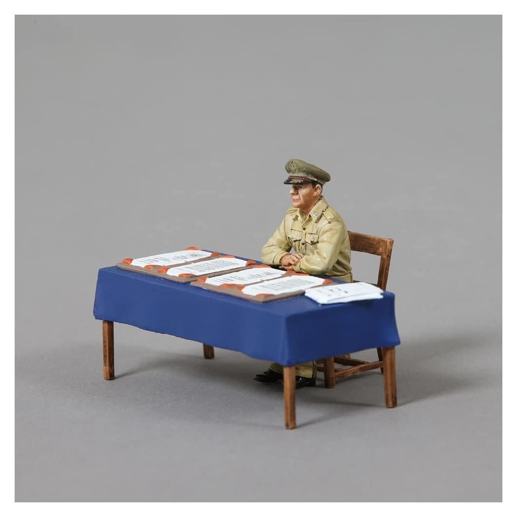 Figura General Douglas MacArthur 1:30 Thomas Gunn