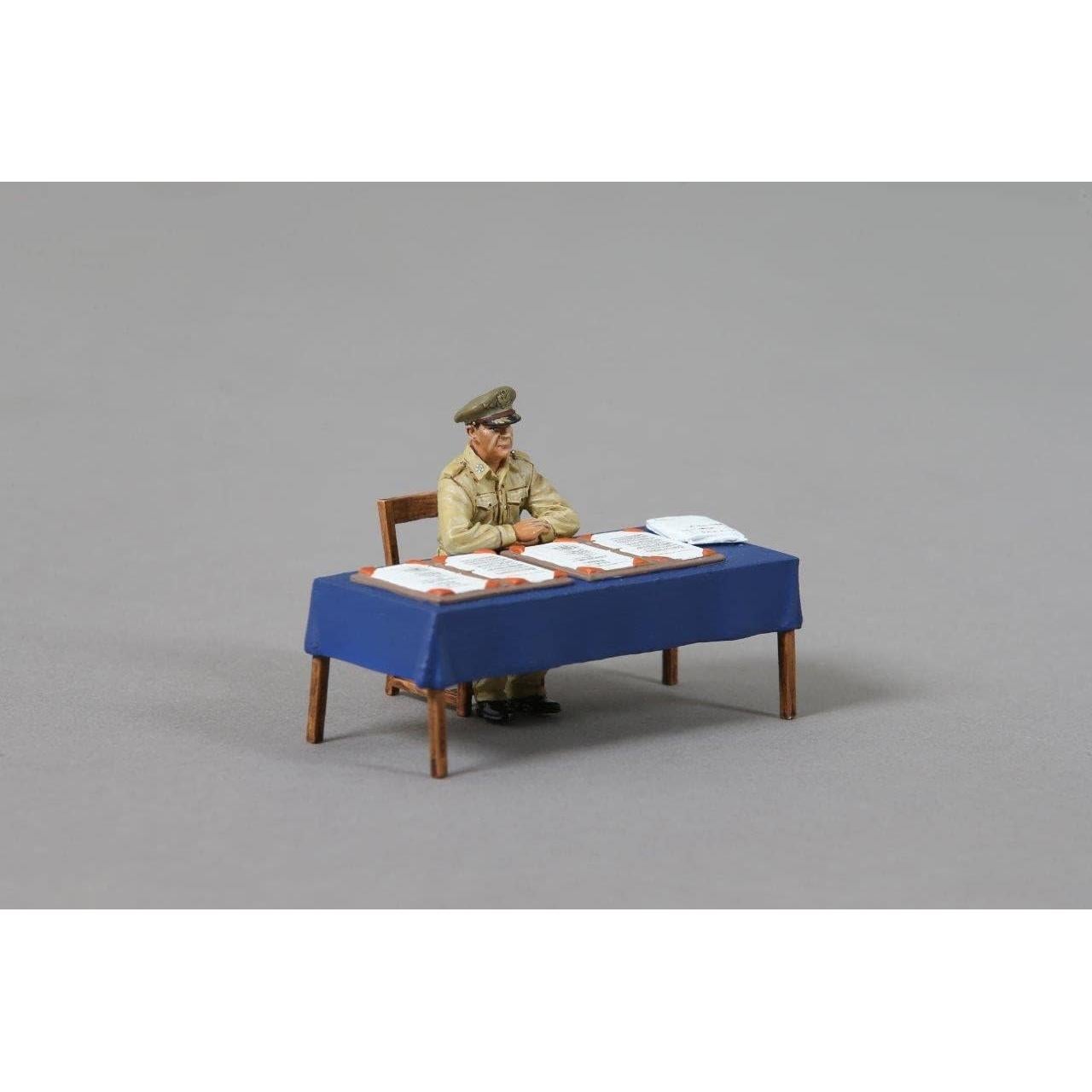 Figura General Douglas MacArthur 1:30 Thomas Gunn