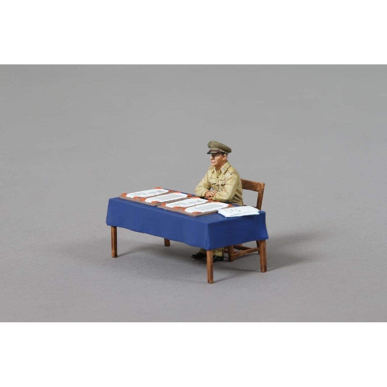 Figura General Douglas MacArthur 1:30 Thomas Gunn