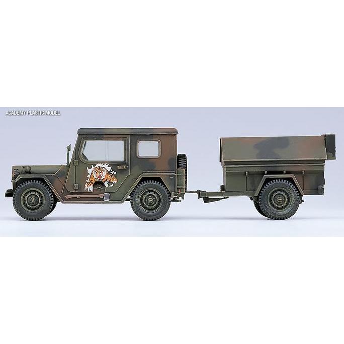 Kit de Modelo Militar Academy M151A2 Hard Top 1:35 con Remolque