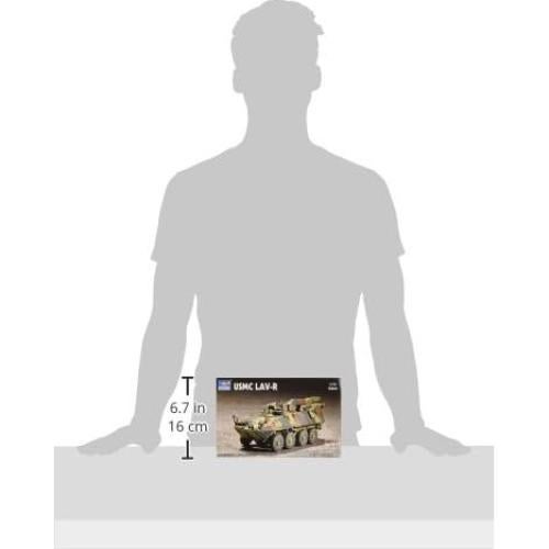 Modelo a Escala 1:72 Trumpeter LAV-R USMC - Kit de Plástico