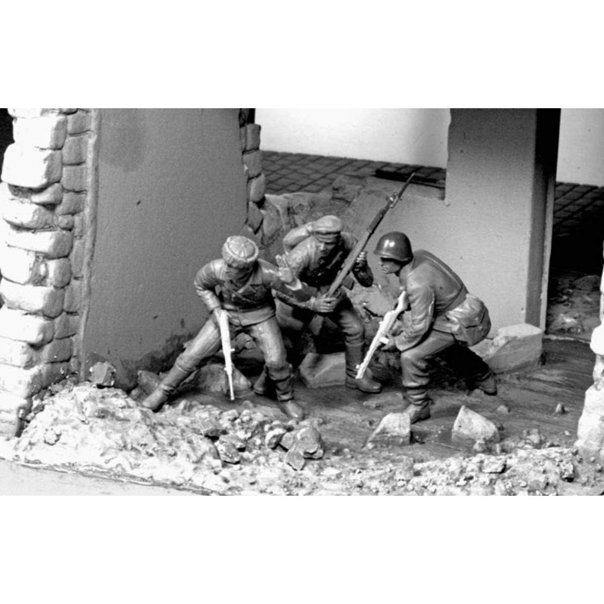 Kit de figuras 1:35 Masterbox Tropas Alemanas y Soviéticos