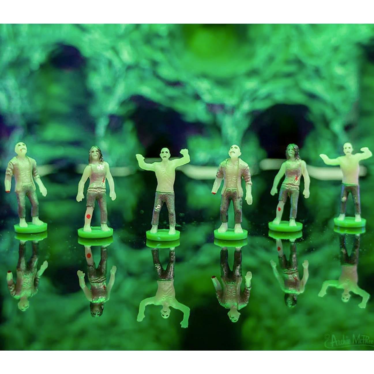 Itty Bitty Zombies Miniaturas Archie McPhee - 10 cm, Verde