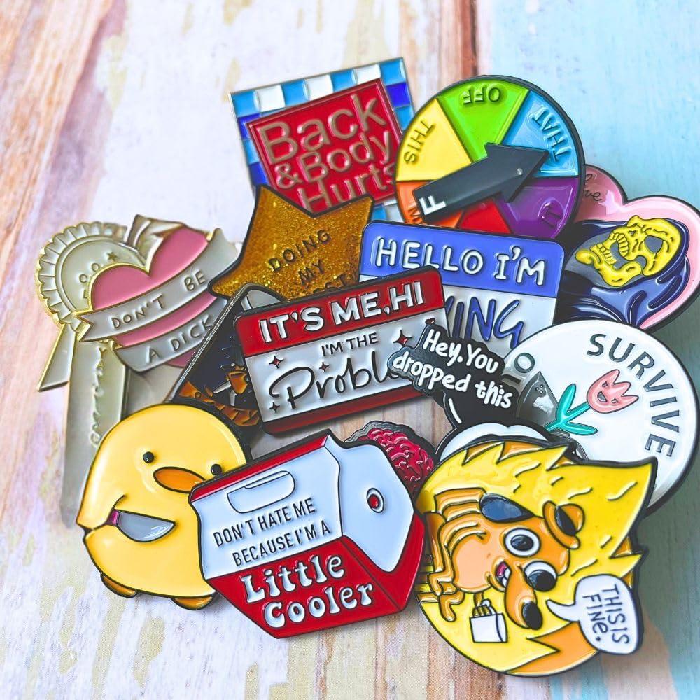 Set de 16 Pines de Esmalte Divertidos YJ PREMIUMS para Ropa