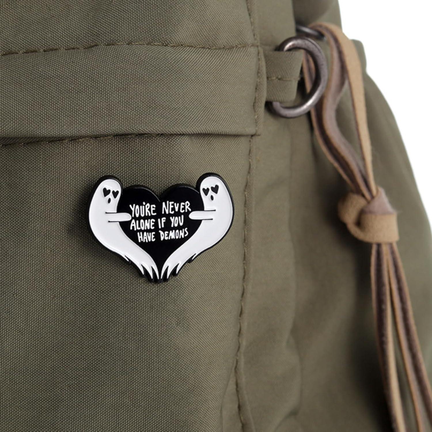 Pins de Esmalte Divertidos FADBBW - Broches para Ropa y Mochilas