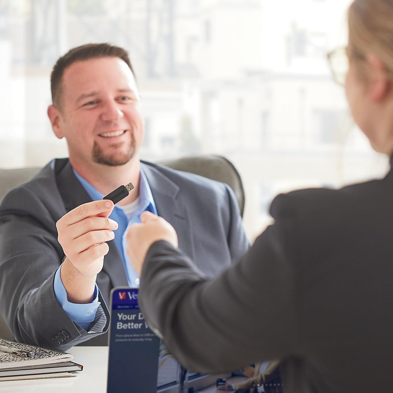 Pendrive Verbatim 32GB USB 2.0 Retráctil Multicolor 5 Pzas