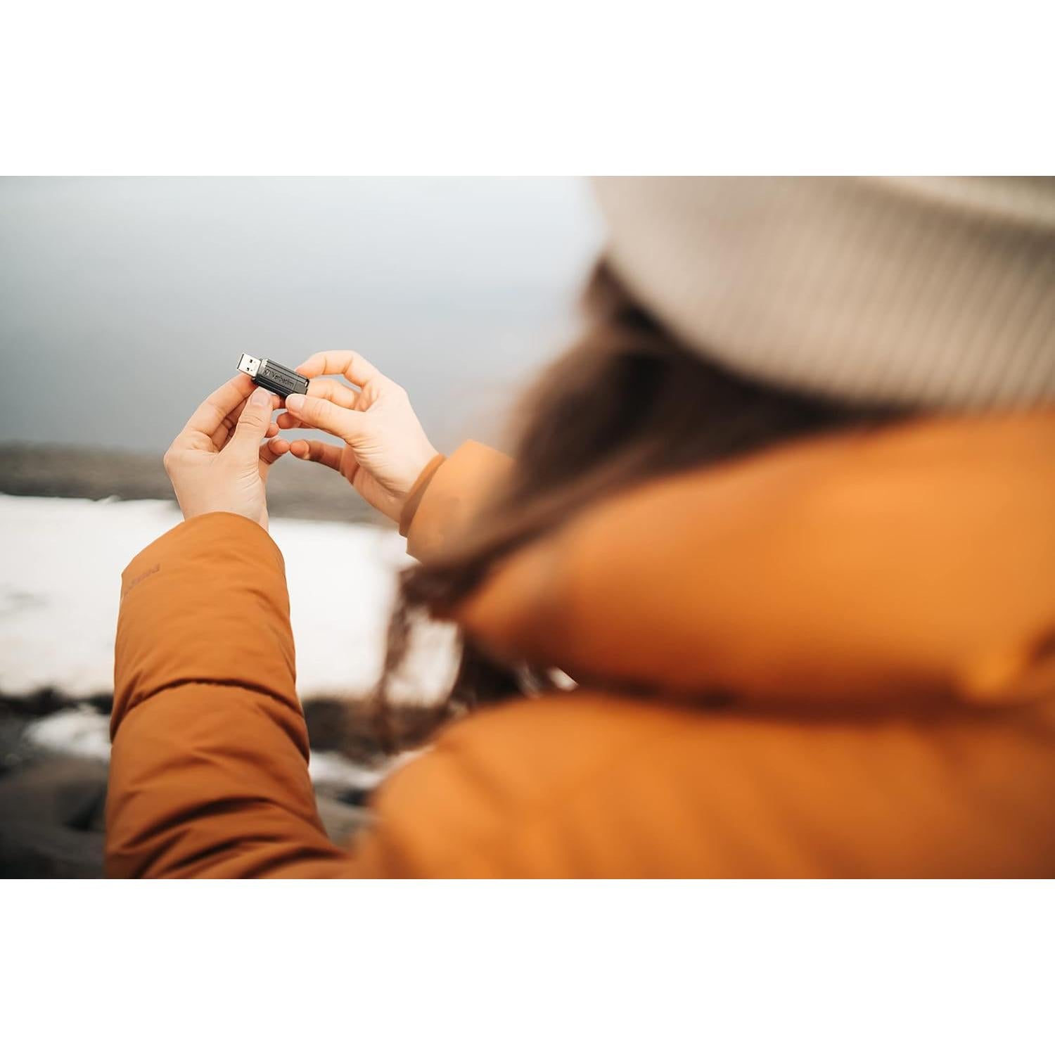 USB 2.0 Verbatim PinStripe 8GB Negro con Protección Antimicrobiana