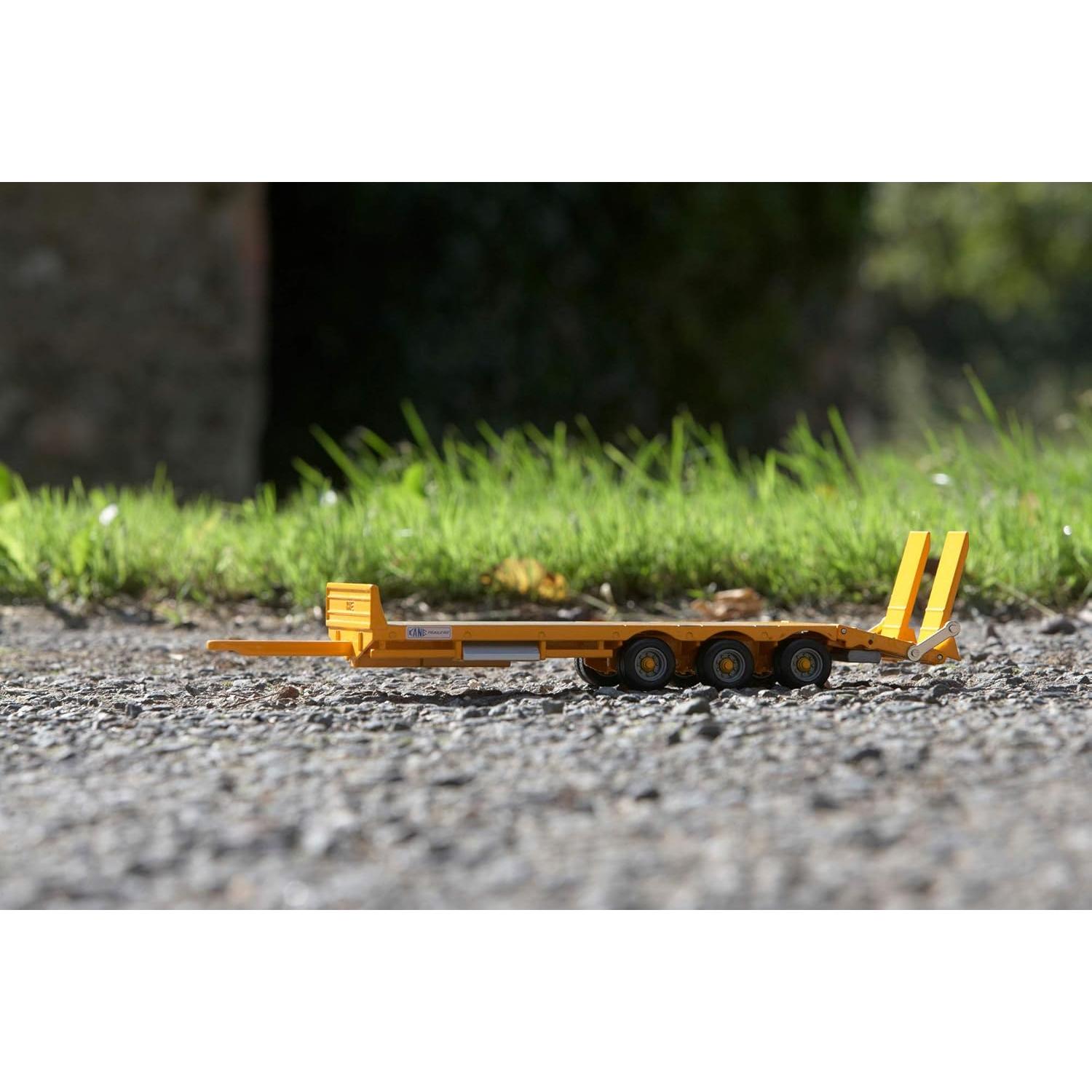 Kane LLTM Low Loader - Collectable Tractor Toy - Tractor Toys Compatible with 1:32 Scale Farm Animals and Toys - Suitable for Collectors and Children from 3 Years