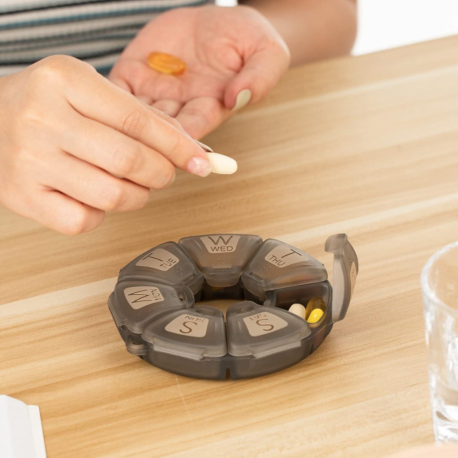 Organizador de Pastillas Semanal YAKLIM Oliva 7 Compartimentos