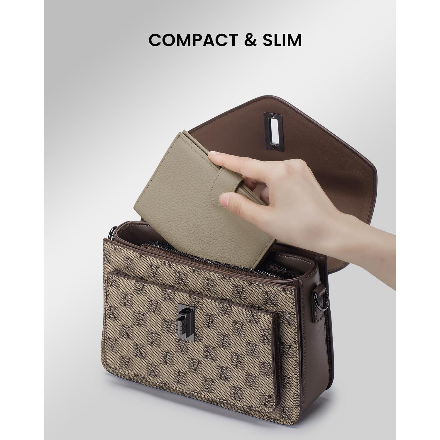 Cartera de Pasaporte RFID Karmiir de Cuero Gris Elefante