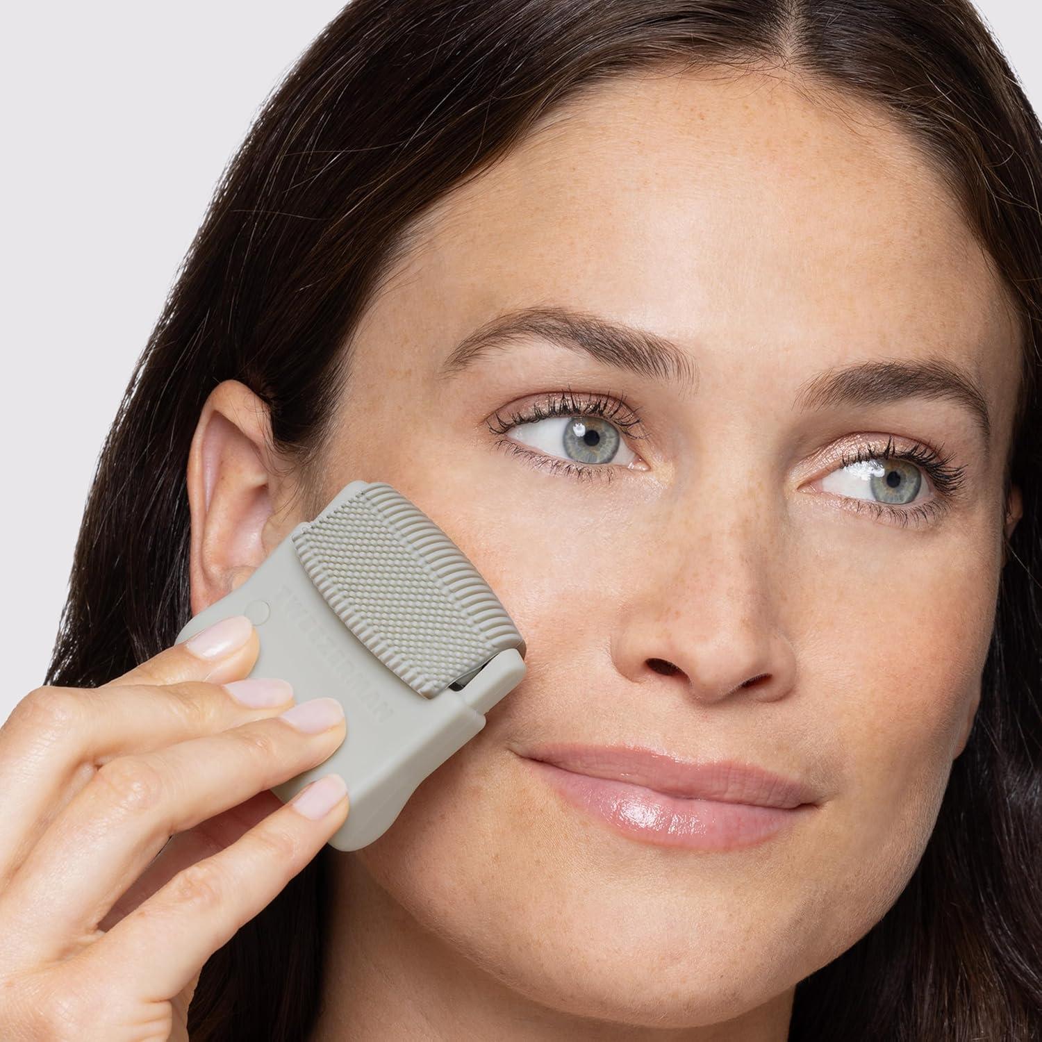 Juego de Rodillos Faciales 3-en-1 Tweezerman - Masaje, Exfoliación y Absorción