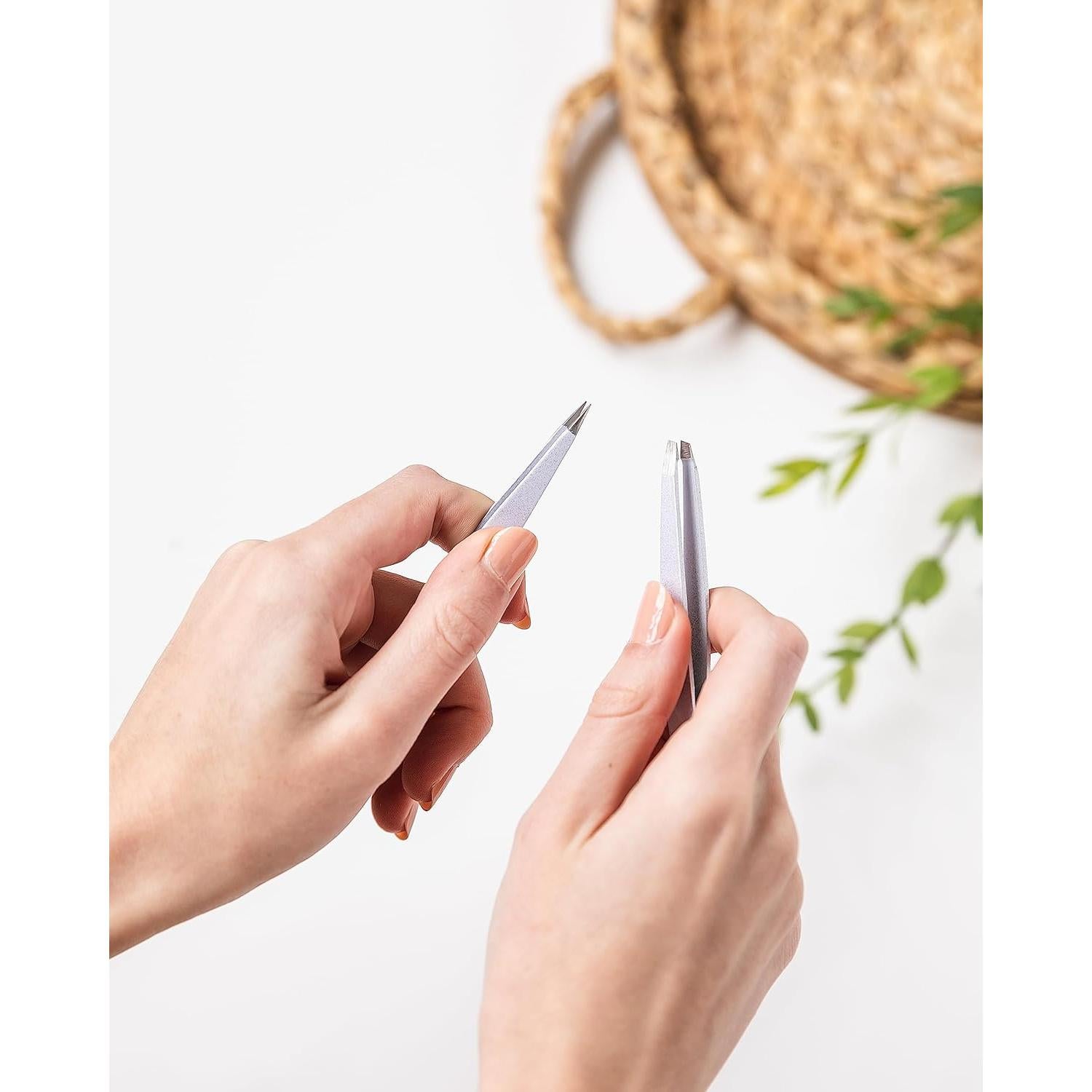 Pinzas para Cejas Amazon Basics - Acero Inoxidable, 2 Piezas