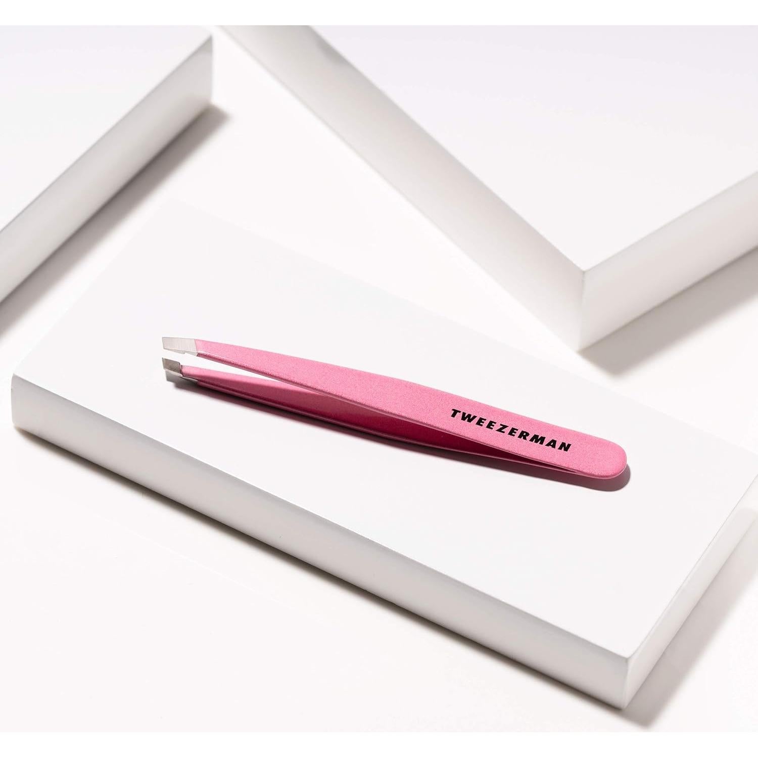 Pinzas de Cejas en Ángulo Tweezerman Rosa Polvoriento 6.4cm