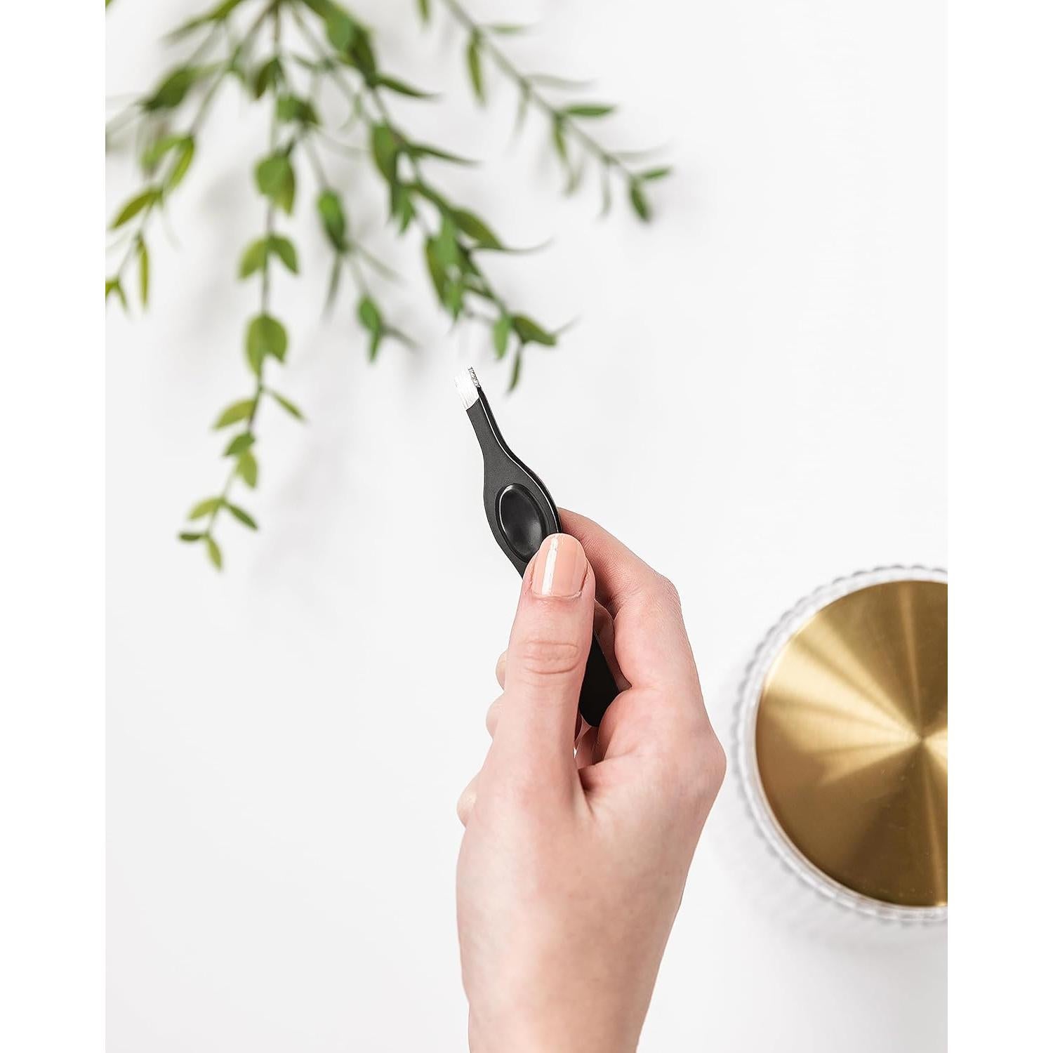 Pinzas en Ángulo Amazon Basics - Acero Inoxidable, Negro