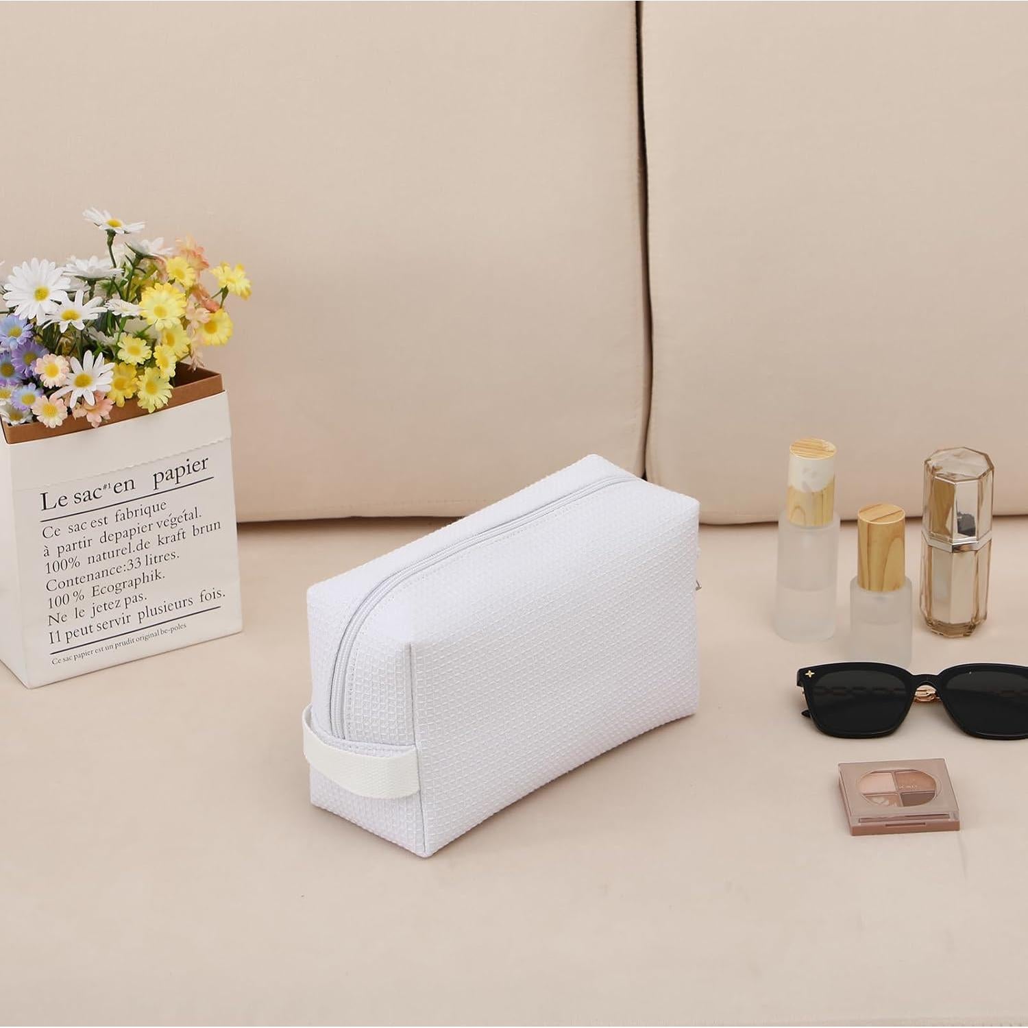 Bolsa de Maquillaje Waffle DYSHAYEN Pequeña Blanca 22.86x8.89x13.97cm