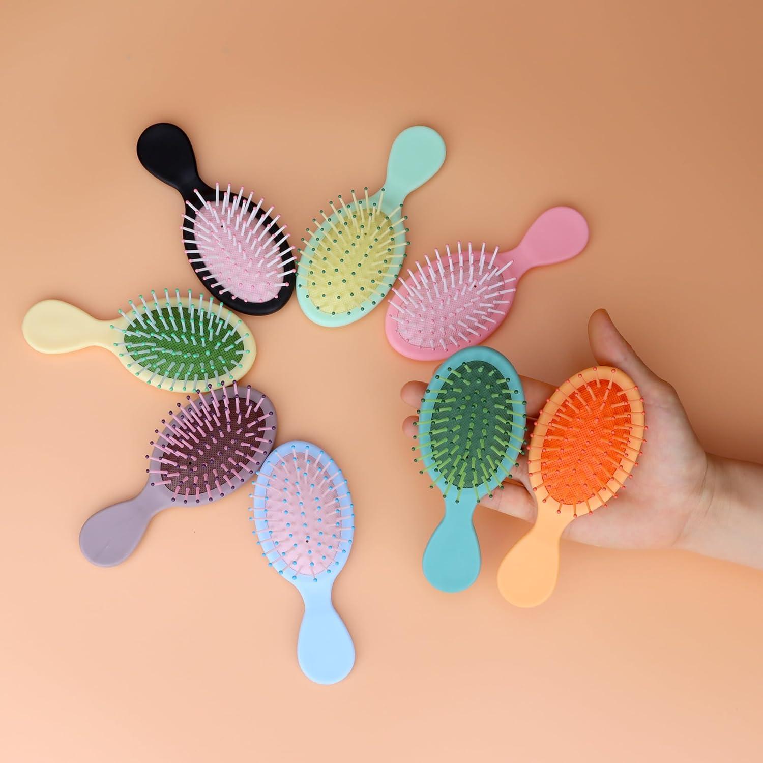 Paquete de 8 Mini Cepillos de Pelo LVYOUIF - Suaves y Portátiles