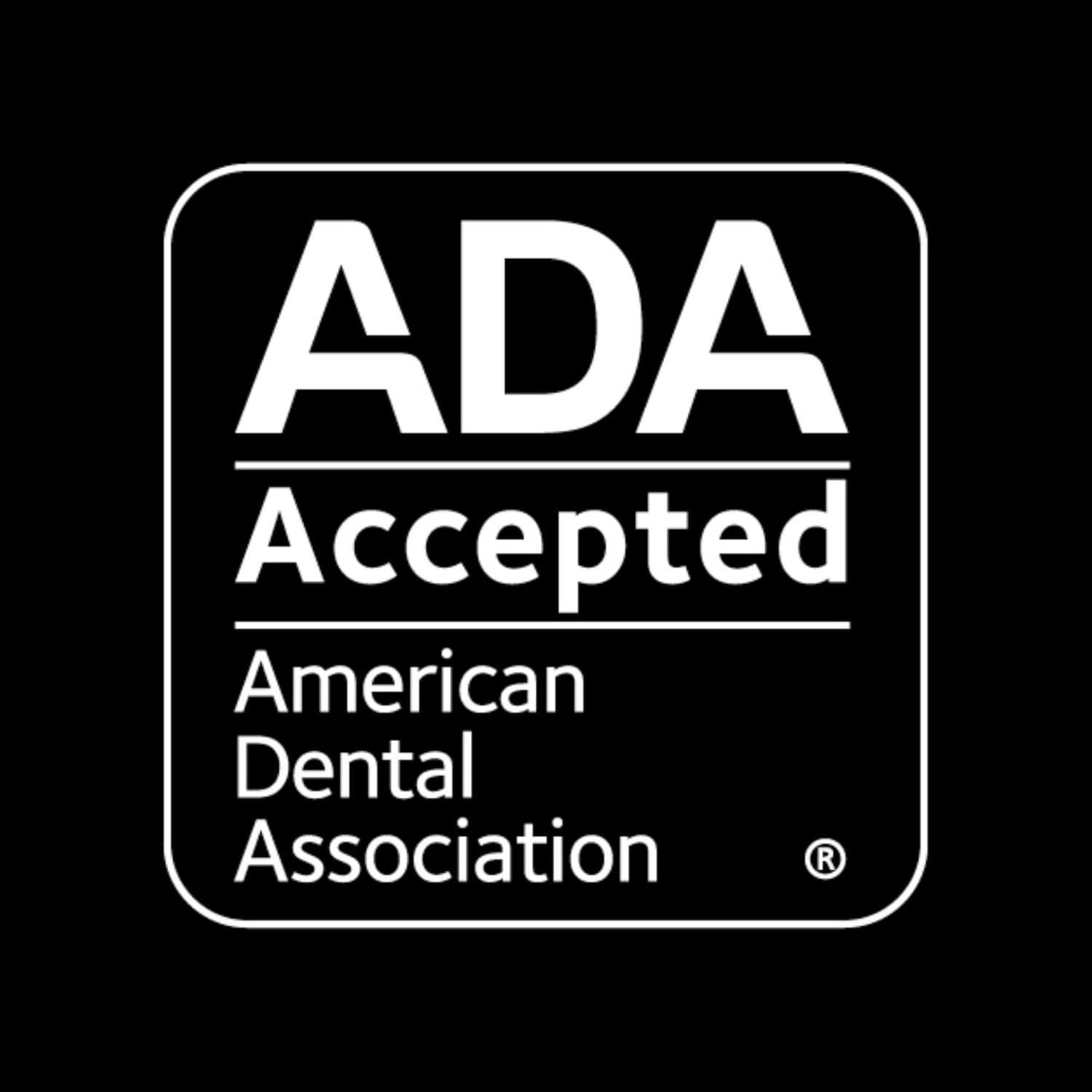 Cepillo de Dientes REACH Avanzado con Cerdas Suaves y Tapa