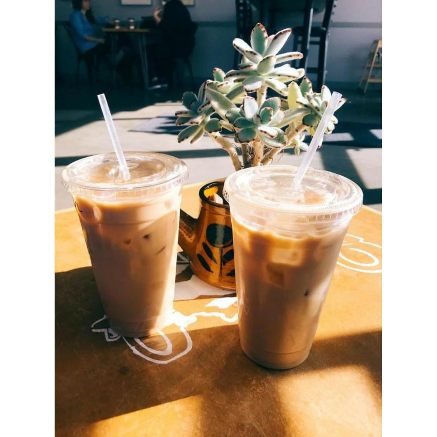 Vasos de Plástico Aatriet 32 oz Transparentes con Tapas y Pajitas - 25 Piezas