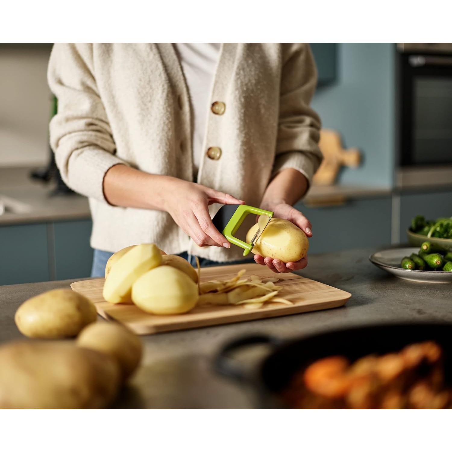 Pelador Recto Joseph Joseph Duo Verde con Hoja de Acero Inoxidable