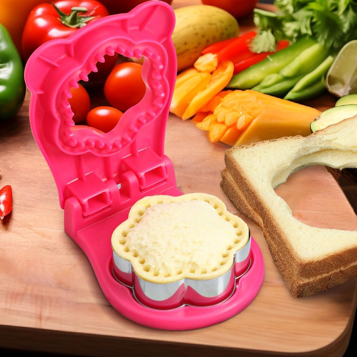 Cortador de Sándwich QinhBting Forma de Flor Rojo 12.7x10.16cm