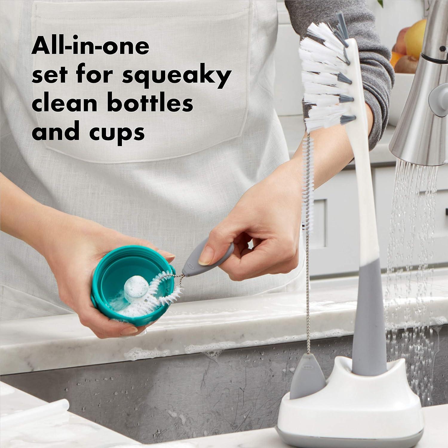 Juego de cepillos OXO Tot para limpiar botellas y popotes - Gris