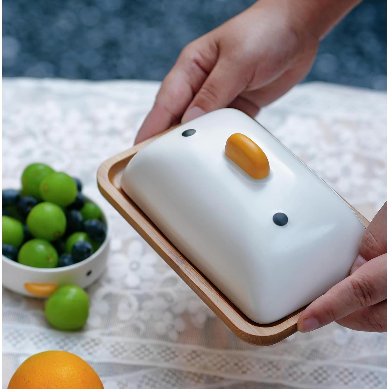 Plato de Mantequilla PURROOM con Tapa de Porcelana y Bandeja de Bambú