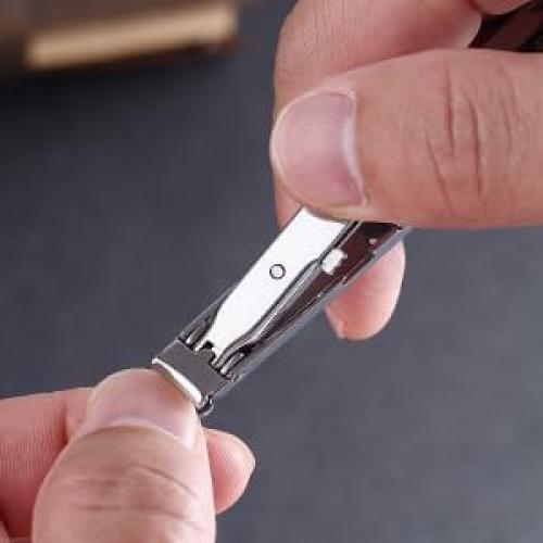 Cortauñas Multiherramienta OUTU 5-en-1 con Lima y Abrebotellas