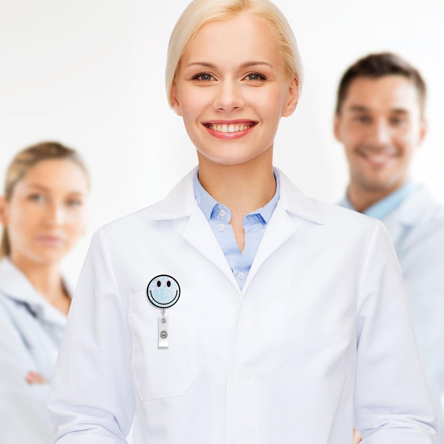 18 Portatarjetas Retráctiles Glenmal con Carita Sonriente