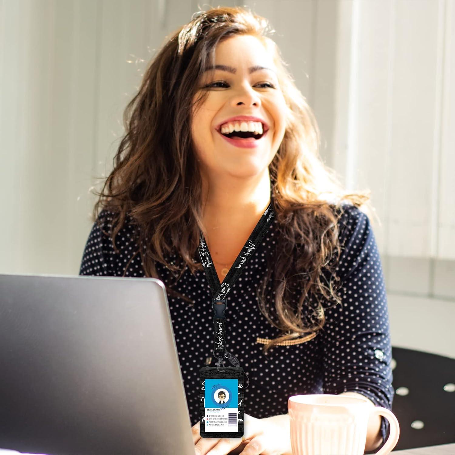 Porta Credencial GIANCOMICS con Cordón Desmontable y Carrete