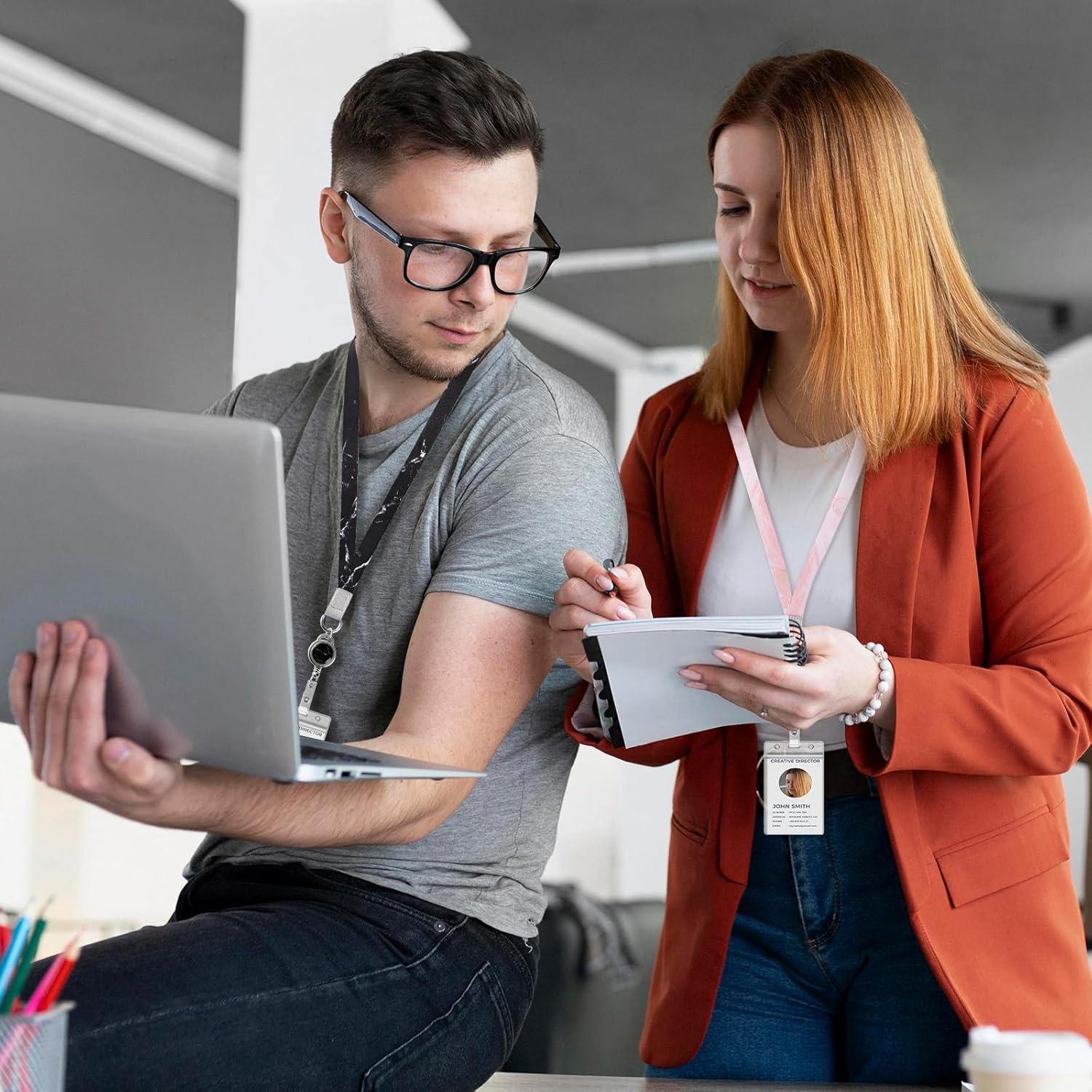 Paquete de 4 Lanyards Prudiut con Reels Retráctiles y Soporte