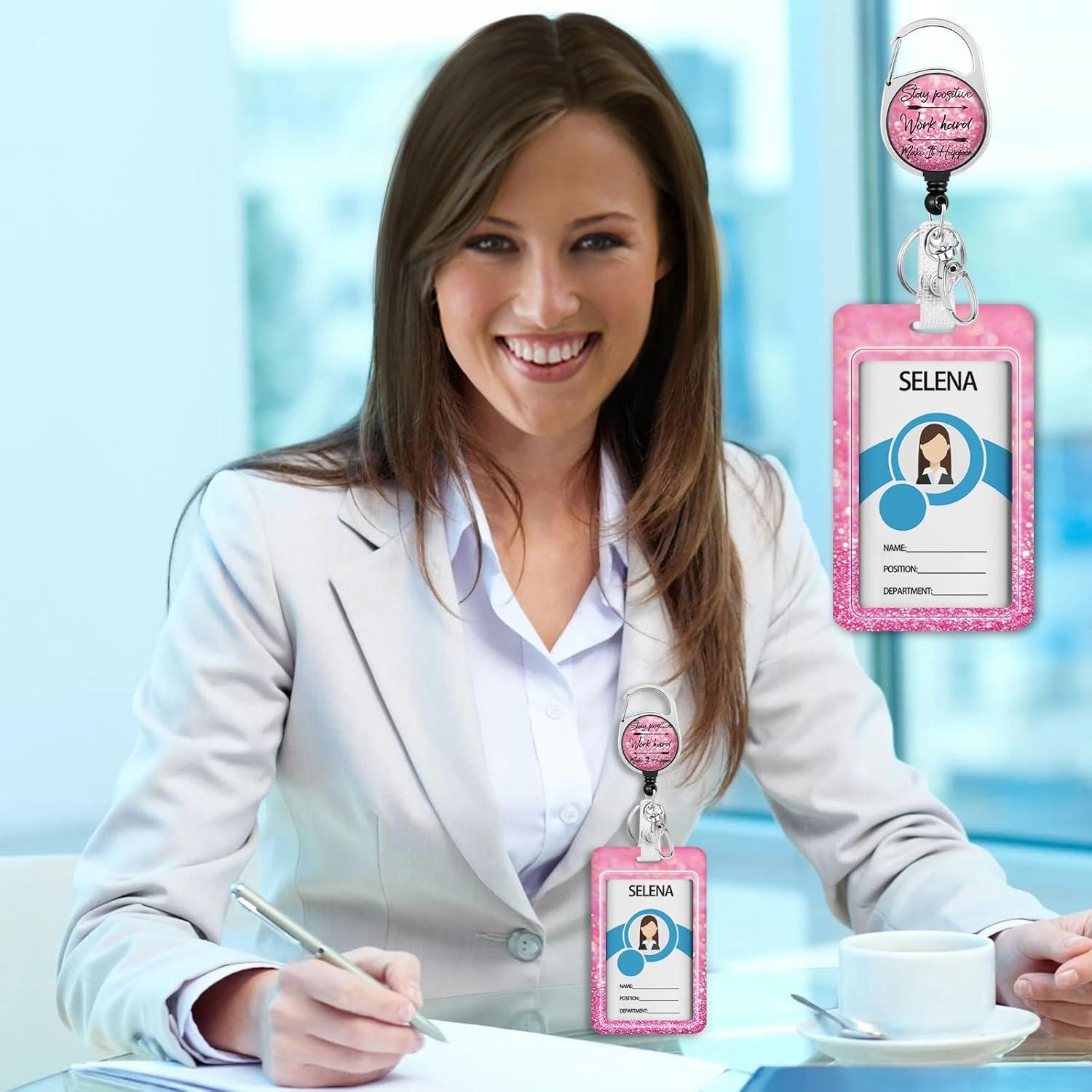 Porta Insignia Retráctil Lebrocoli con Clip y Diseño Positivo