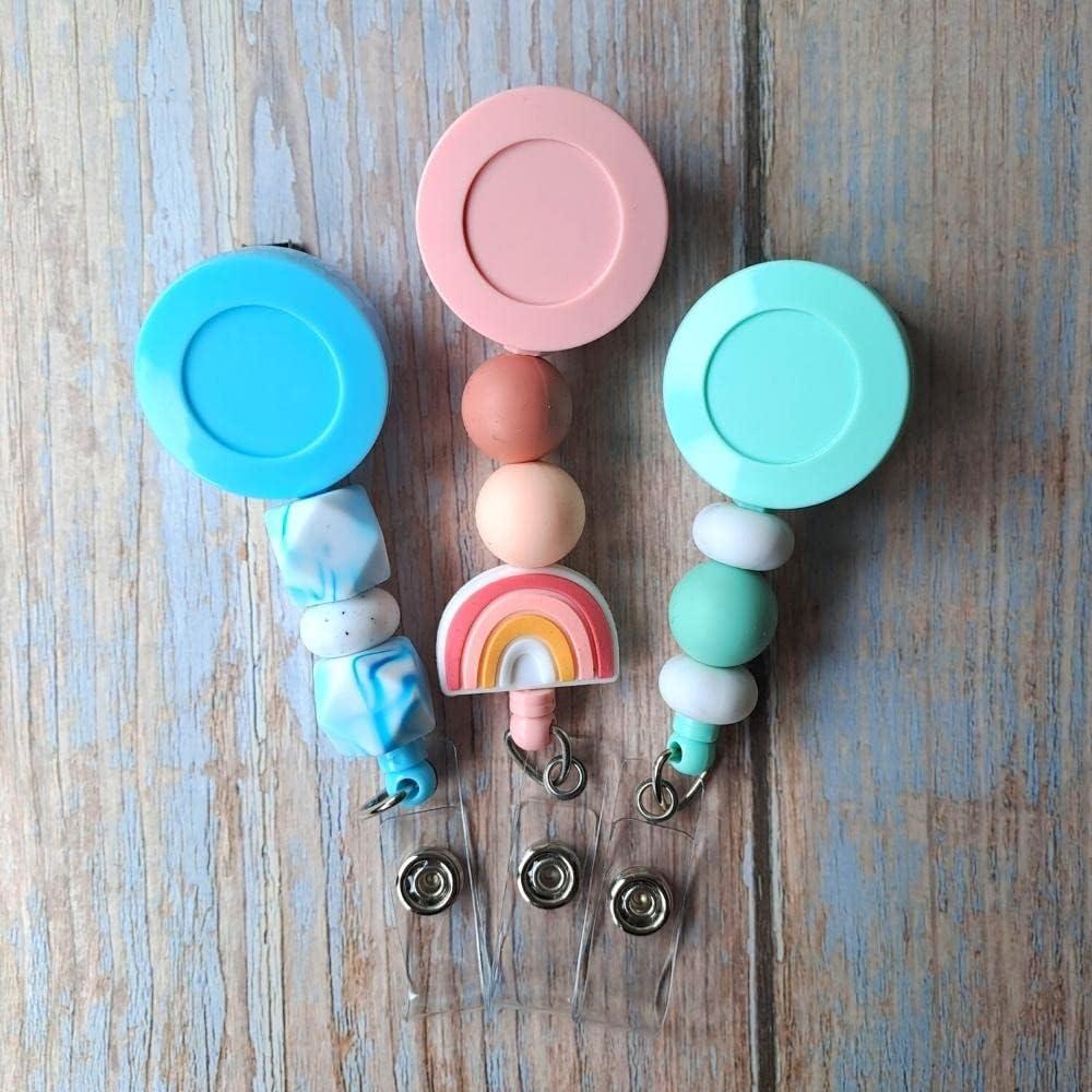 3 Sujetadores Retráctiles de Insignias YJ PREMIUMS con Perlas