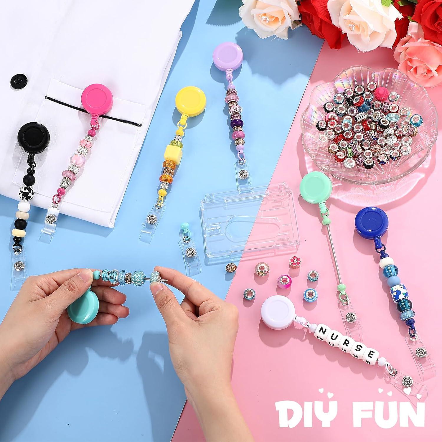 24 Portatarjetas Retráctiles Coloridos Beadable Clips 50 cm