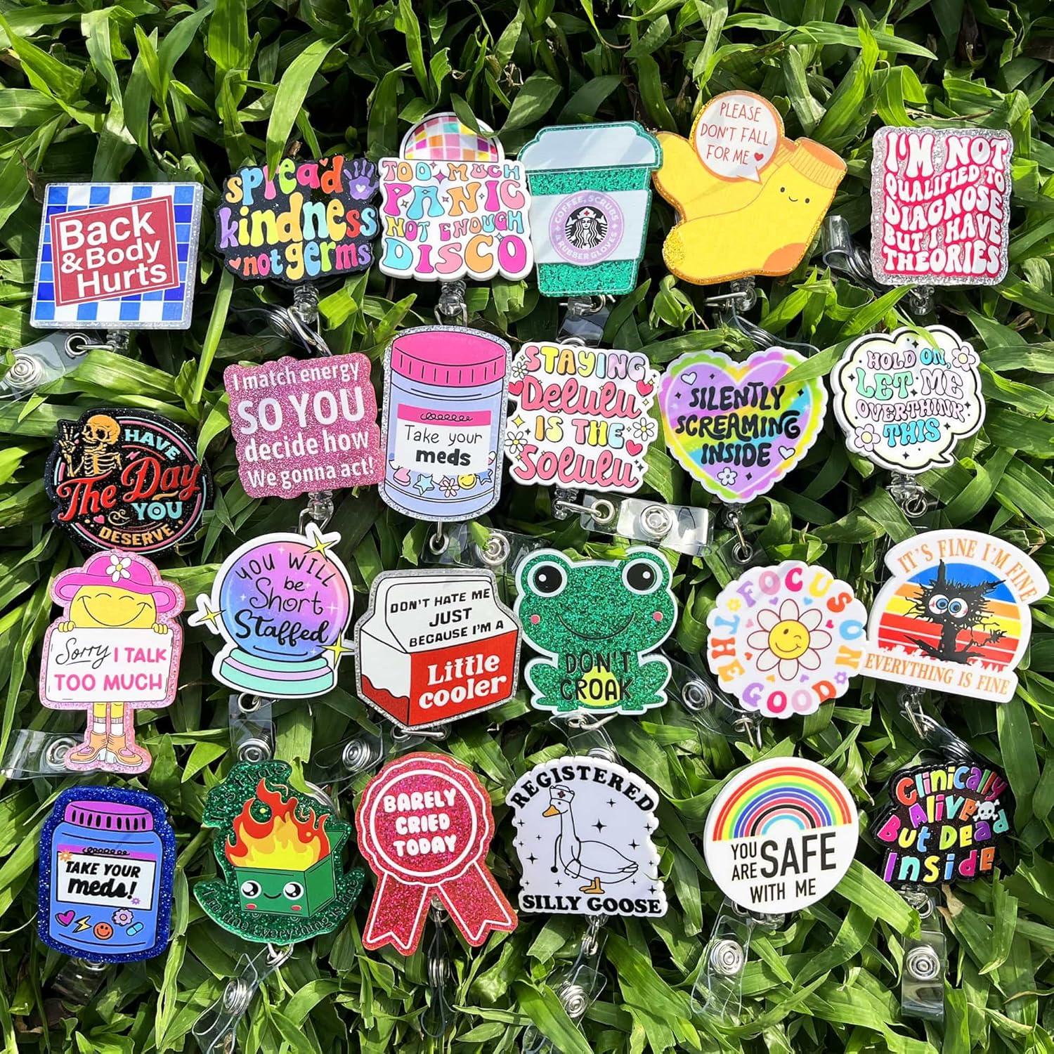 24 Porta Insignias Divertidos Hotlea para Enfermeras y Médicos