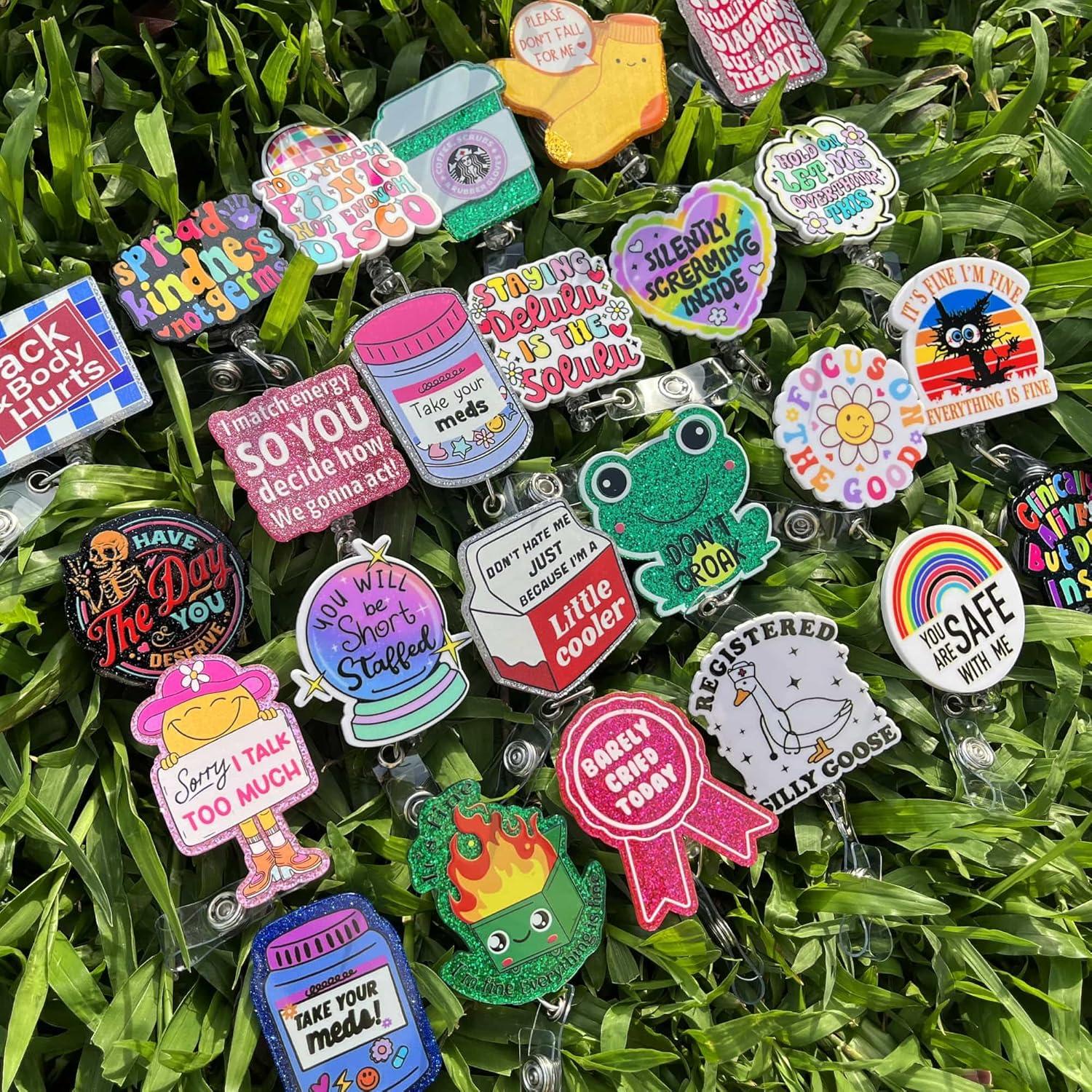 24 Porta Insignias Divertidos Hotlea para Enfermeras y Médicos