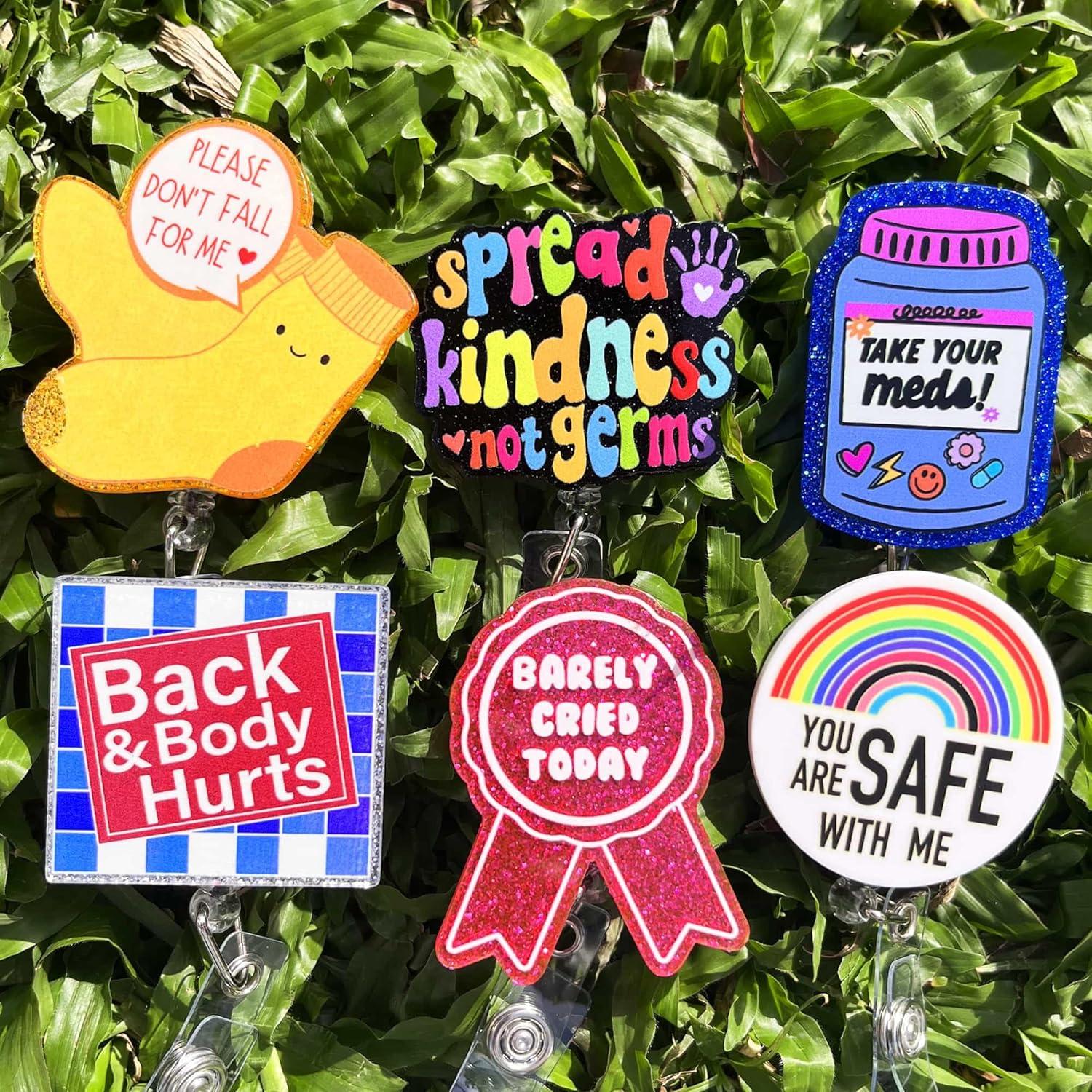 24 Porta Insignias Divertidos Hotlea para Enfermeras y Médicos