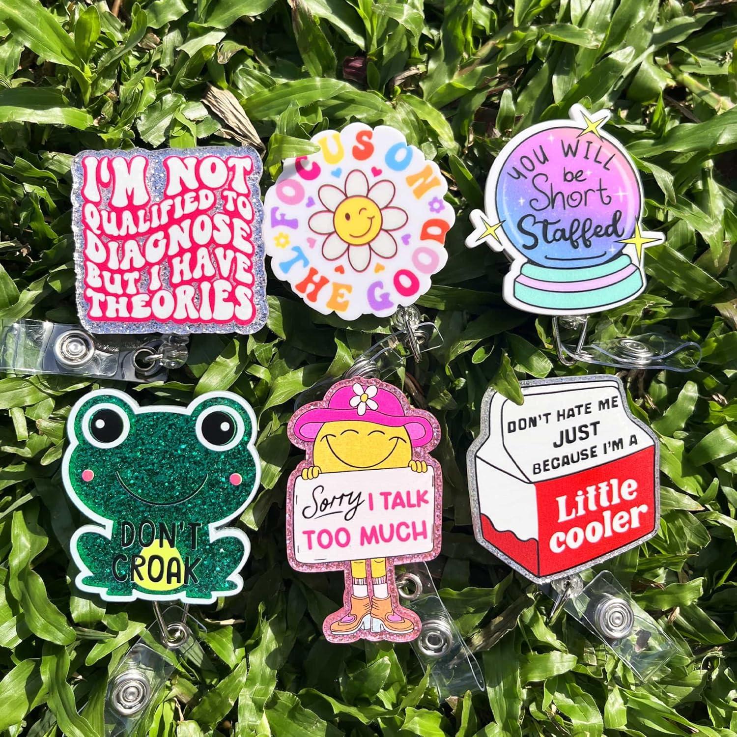 24 Porta Insignias Divertidos Hotlea para Enfermeras y Médicos