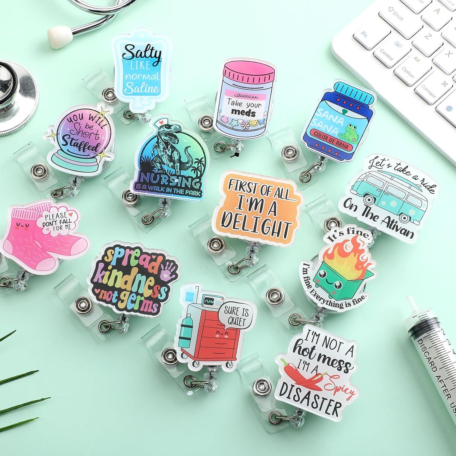 Yunlly 12 Pcs Portabotones Retráctiles Divertidos para ID