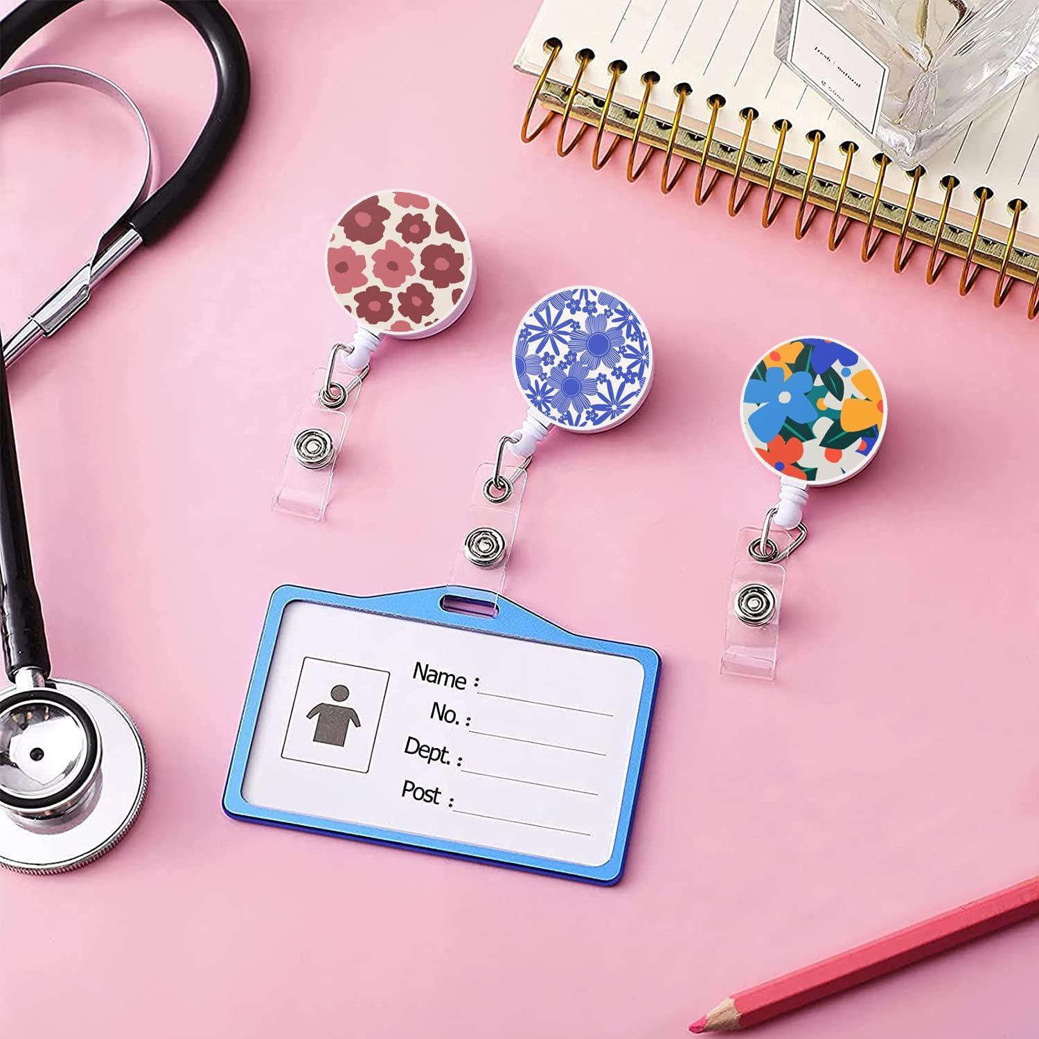 Porta Etiquetas Retráctil HEVITDA con Clip Cocodrilo - 3 Flores