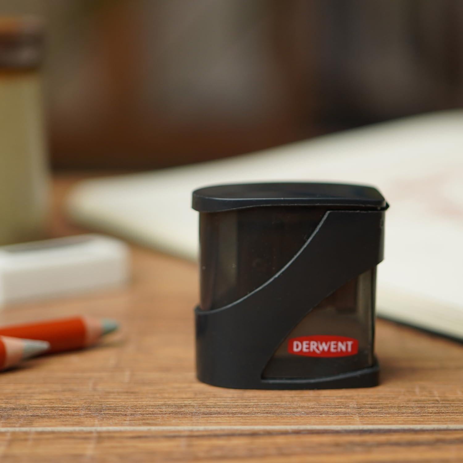 Sacapuntas Doble Orificio Derwent con Contenedor - Negro