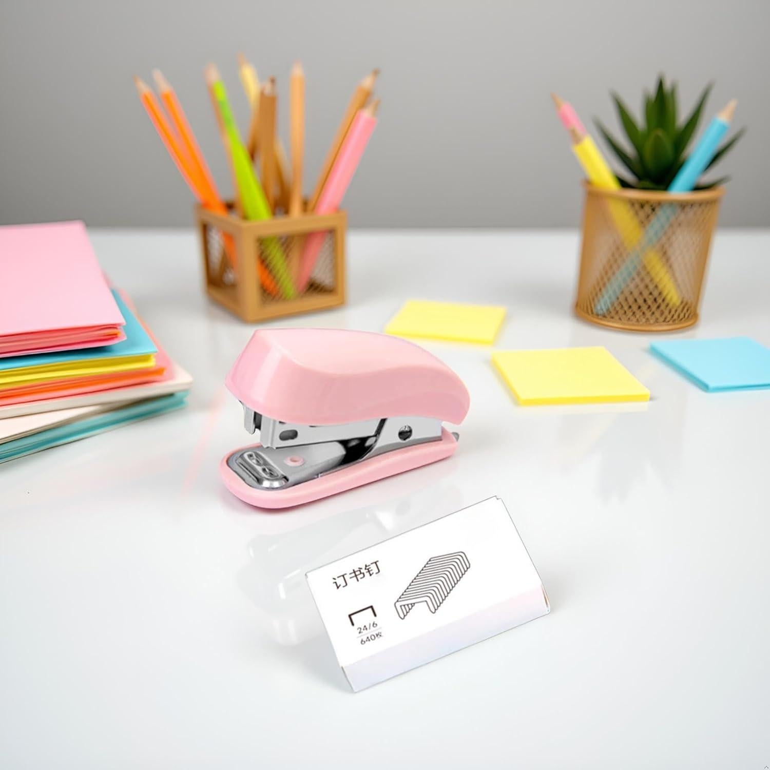 Mini Grapadora Rosa Galyacht con Quitagrapas y 1000 Grapas