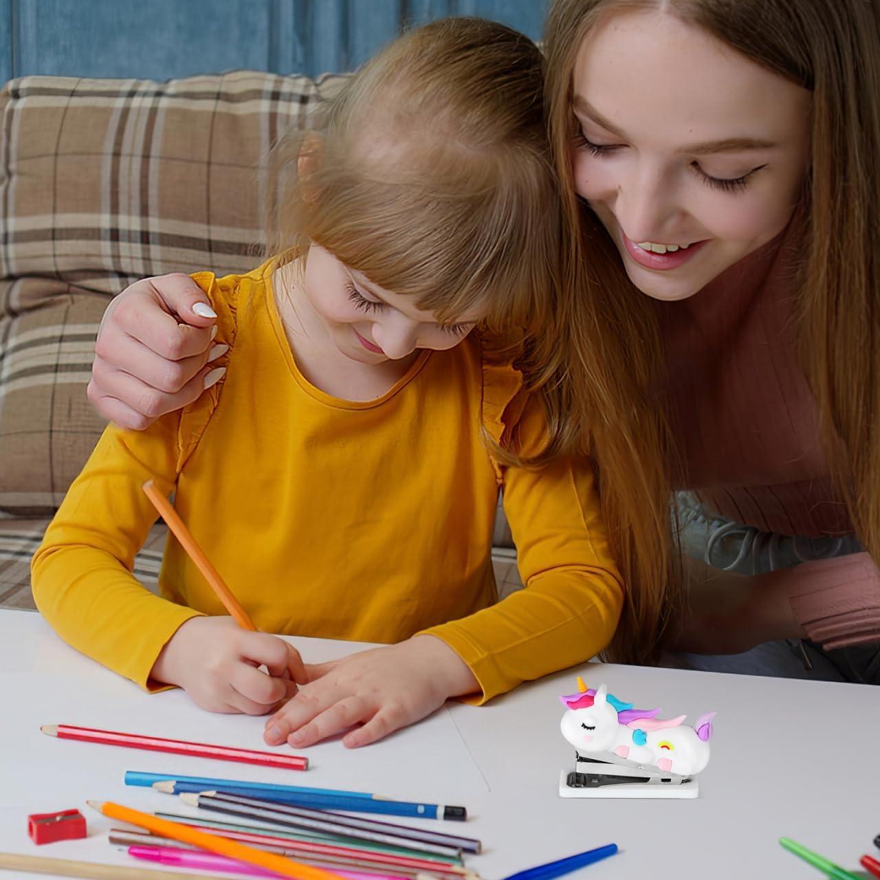 Grapadora Mini Portátil LALAFINA Diseño Caricatura 7x5.6cm