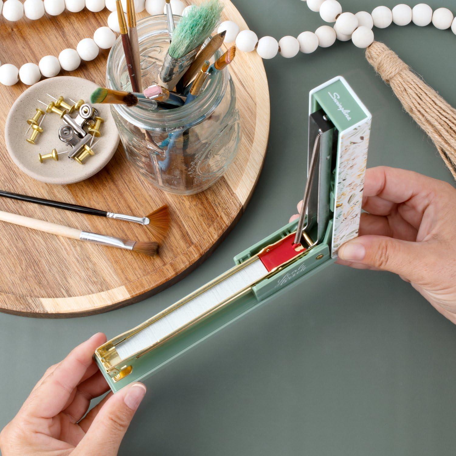 Grapadora Swingline Leah Bisch Flores Silvestres 20 Hojas