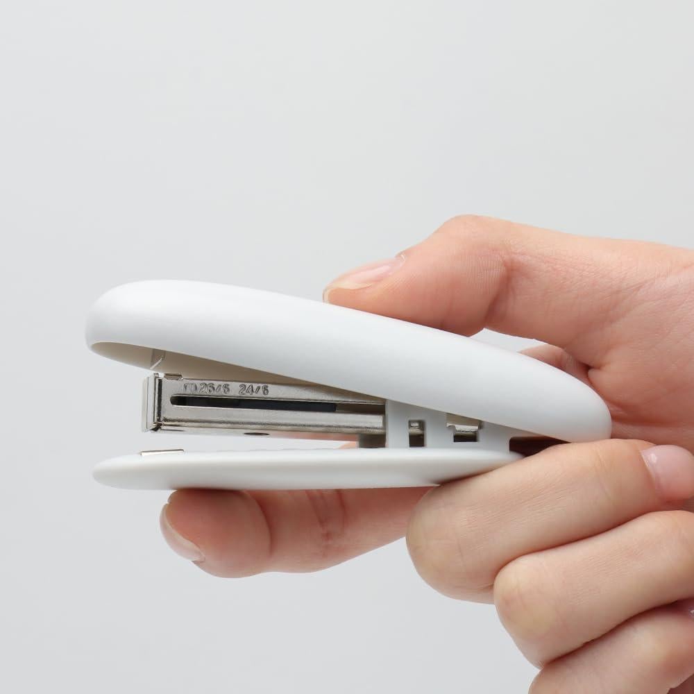 Grapadora Mini Blanca NatSumeBasics con 1000 Grapas Rosa