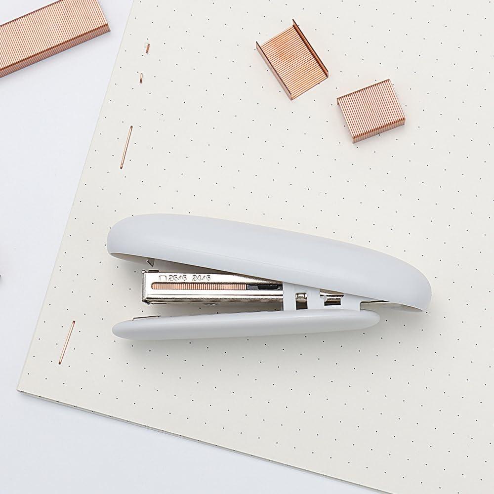 Grapadora Mini Blanca NatSumeBasics con 1000 Grapas Rosa